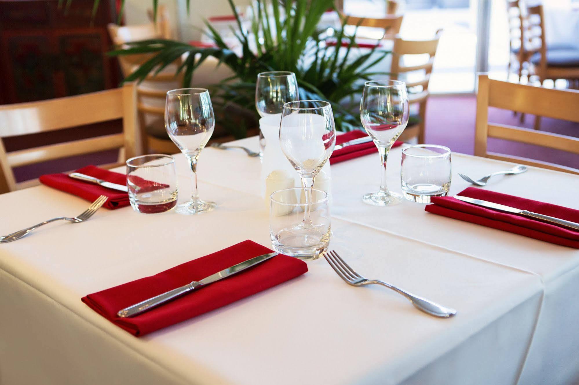 Metro Hotel Ipswich International Екстериор снимка